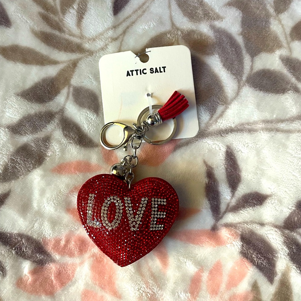 NWT Red Heart key chain holder